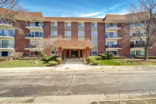 1025 S Fernandez Ave, Arlington Heights, IL 60005 - Photo 1