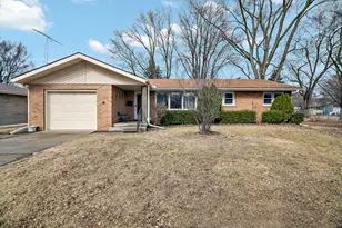 750 Bishop Ct, Bradley, IL 60915 - Photo 1