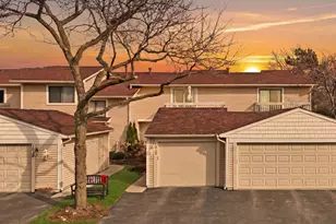 1013 Chatham Pl, Vernon Hills, IL 60061 - Photo 1