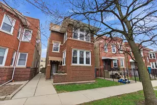 2318 W Addison St, Chicago, IL 60618 - Photo 1