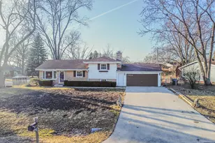 7802 Warwick Ave, Darien, IL 60561 - Photo 1