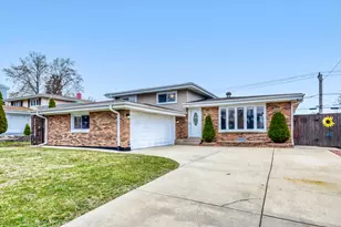 8507 Blueridge Ave, Hickory Hills, IL 60457 - Photo 1