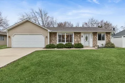 507 N Clearwater Street, Roselle, IL 60172 - Photo 1