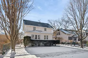 2233 W Greenleaf Ave, Chicago, IL 60645 - Photo 1