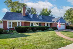 372 Stratford Rd, Des Plaines, IL 60016 - Photo 1