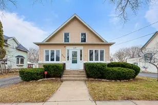 934 Clay St, Woodstock, IL 60098 - Photo 1