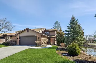 939 Brown Deer Dr, Westmont, IL 60559 - Photo 1