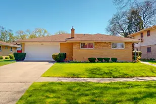 521 Sandy Ln, Des Plaines, IL 60016 - Photo 1