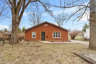 138 W 1st St, Streator, IL 61364 - Photo 1