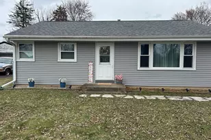 33077 Sunset Ave N, Grayslake, IL 60030 - Photo 1