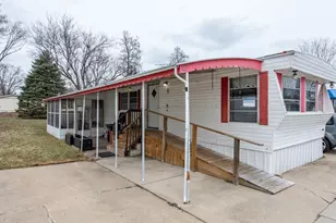 38285 N Sheridan Rd, Beach Park, IL 60087 - Photo 1