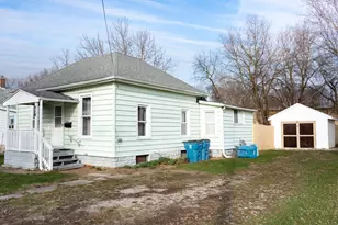 918 N Hazel St, Pontiac, IL 61764 - Photo 1