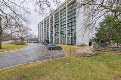 2015 S Finley Road #801, Lombard, IL 60148 - Photo 1