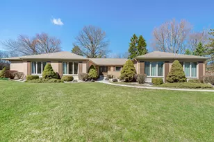 1449 S Shore Ct, Barrington, IL 60010 - Photo 1