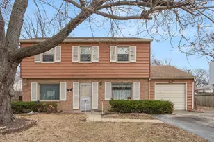 132 N Pinecrest Rd, Bolingbrook, IL 60440 - Photo 1