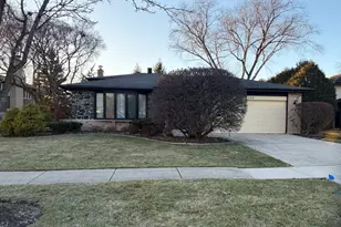 7700 Apple Tree Ln, Willowbrook, IL 60527 - Photo 1