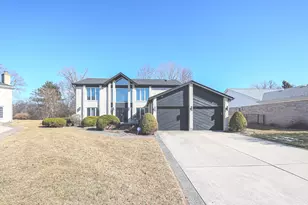 2111 Franklin Dr, Glenview, IL 60026 - Photo 1