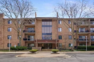 714 Walnut Dr, Darien, IL 60561 - Photo 1