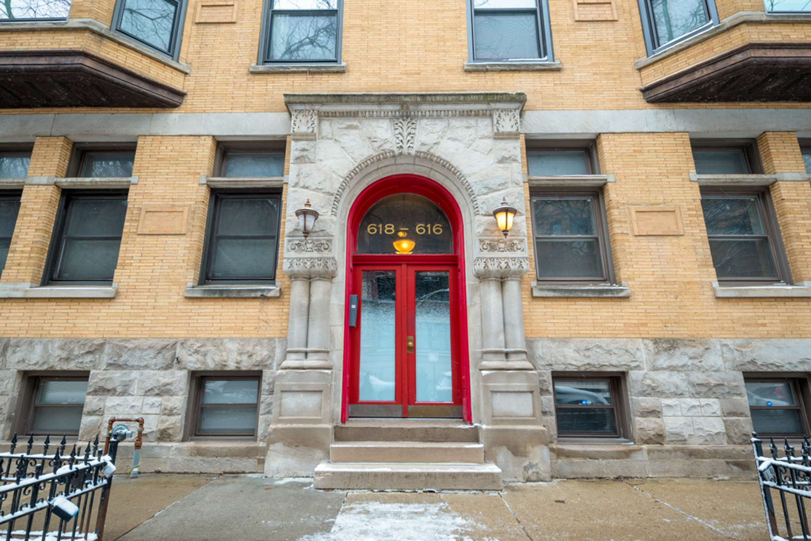 618 W Barry Ave #2, Chicago, IL 60657 - MLS 12596448 - Coldwell Banker