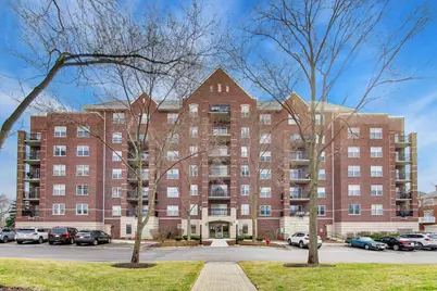410 W Mahogany Court #305, Palatine, IL 60067 - Photo 1