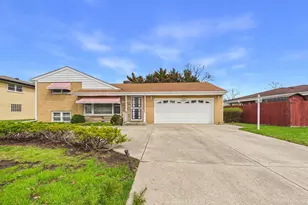 9275 Clancy Dr, Des Plaines, IL 60016 - Photo 1