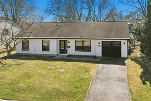 715 Surryse Rd, Lake Zurich, IL 60047 - Photo 1