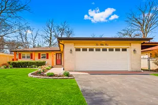 254 S Cedar Ave, Wood Dale, IL 60191 - Photo 1