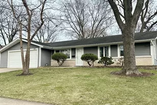 717 Slingerland Dr, Schaumburg, IL 60193 - Photo 1