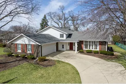 1606 W Concord Drive, Arlington Heights, IL 60004 - Photo 1