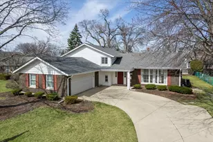 1606 W Concord Dr, Arlington Heights, IL 60004 - Photo 1