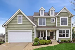 829 Avon Ct, Glen Ellyn, IL 60137 - Photo 1