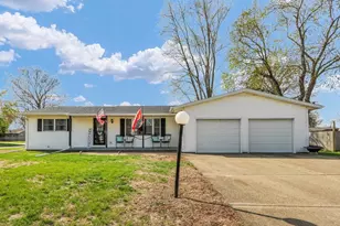 205 E Briarcliff Dr, Saint John, IL 61873 - Photo 1