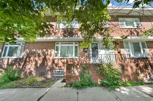 2006 W Farwell Ave, Chicago, IL 60645 - Photo 1