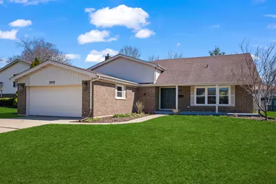 1919 N Pinetree Drive, Arlington Heights, IL 60004 - Photo 1