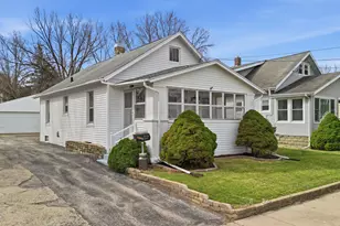 318 Spruce St, Dixon, IL 61021 - Photo 1