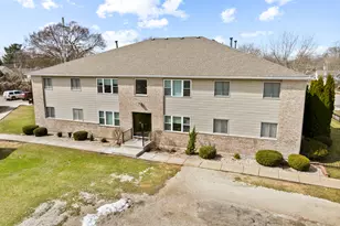 326 Edward St, Sycamore, IL 60178 - Photo 1
