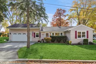 304 Moore Ave, Saint Charles, IL 60174 - Photo 1