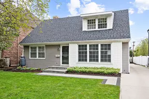 381 S Berkley Ave, Elmhurst, IL 60126 - Photo 1