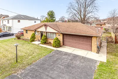 8420 S New England Avenue, Burbank, IL 60459 - Photo 1