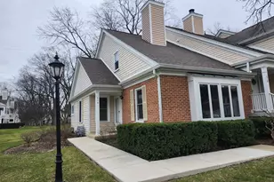 676 Regent Ln, Prospect Heights, IL 60070 - Photo 1