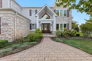 6N680 Somerset Dr, Saint Charles, IL 60175 - Photo 1