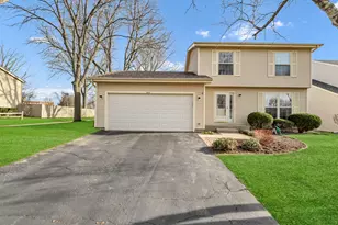842 Pin Oak Cir, Cary, IL 60013 - Photo 1