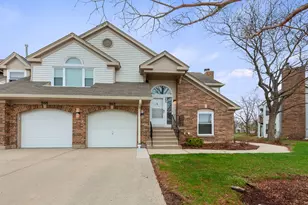353 Satinwood Ct S, Buffalo Grove, IL 60089 - Photo 1
