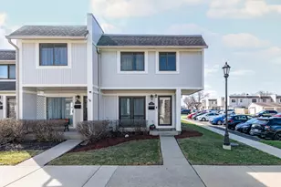556 Chard Ct, Grayslake, IL 60030 - Photo 1