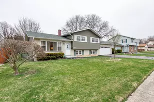 547 Phillips Cir, Antioch, IL 60002 - Photo 1