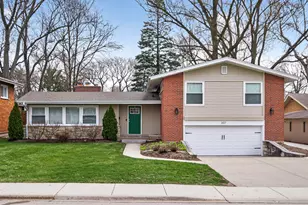 307 N Derbyshire Ave, Arlington Heights, IL 60004 - Photo 1