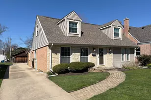 16 S Hi Lusi Ave, Mount Prospect, IL 60056 - Photo 1