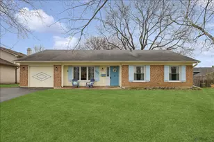 800 White Birch Ln, Lake Zurich, IL 60047 - Photo 1