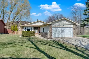 4 W Beech Dr, Schaumburg, IL 60193 - Photo 1