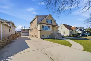 4752 S Lotus Ave, Chicago, IL 60638 - Photo 1